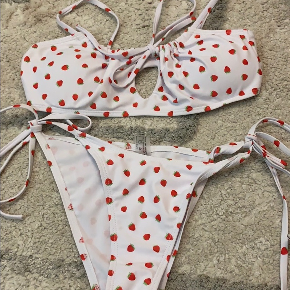 Stawverry bikini